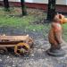 Деревянная скульптура медведя с тележкой в городе Москва