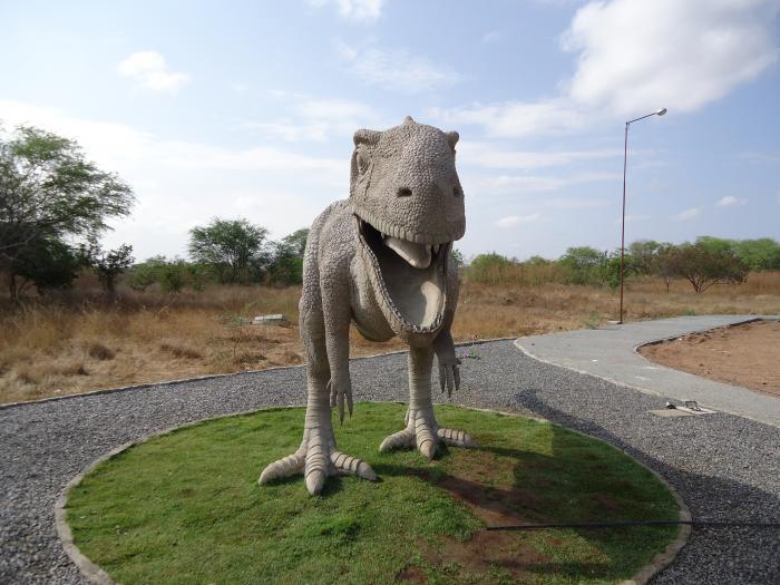Entrada para o Vale dos Dinossauros Sousa