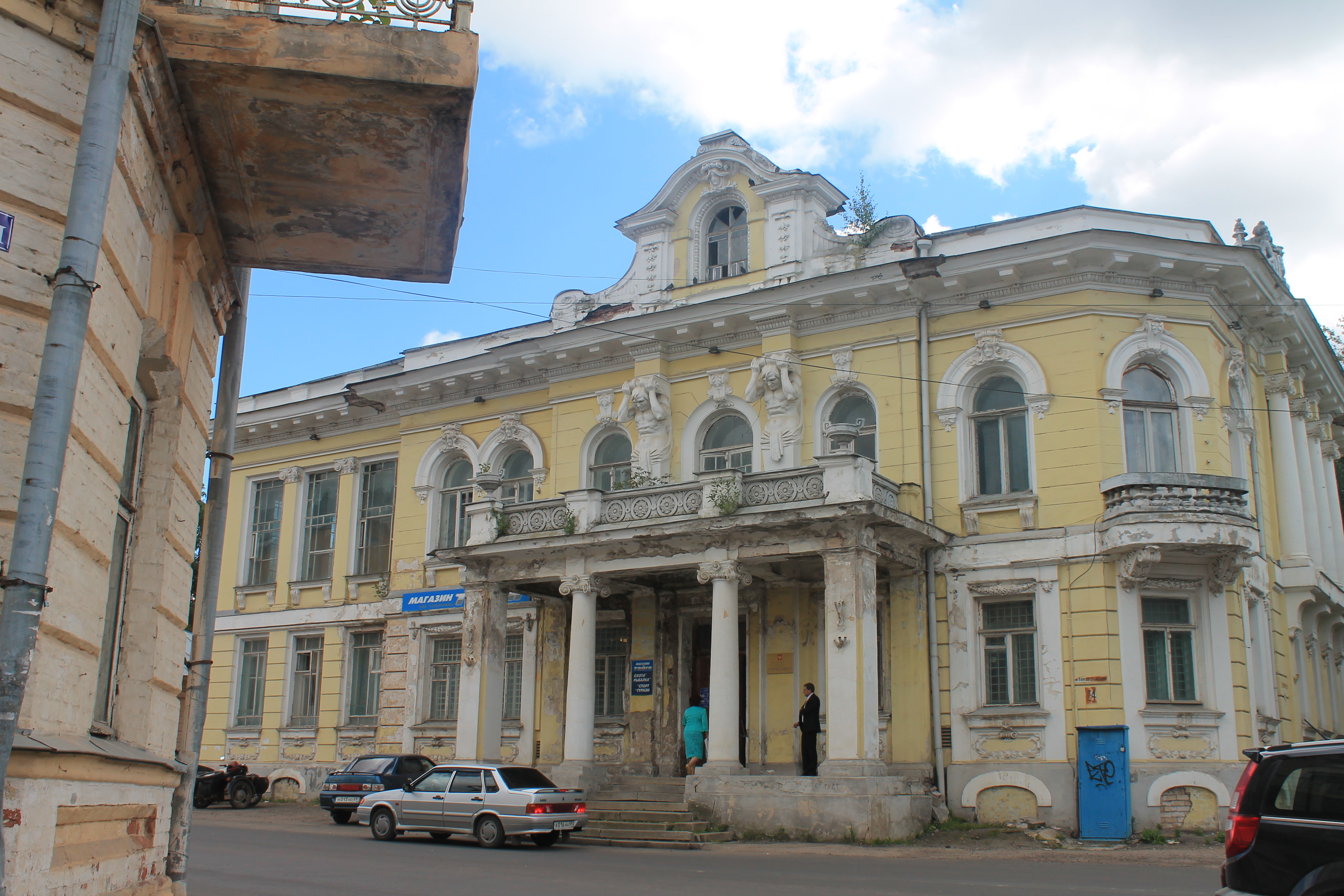 Особняк братьев Невортиных — памятник архитектуры - Бежецк