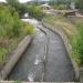 Сток воды с плотины в городе Сысерть