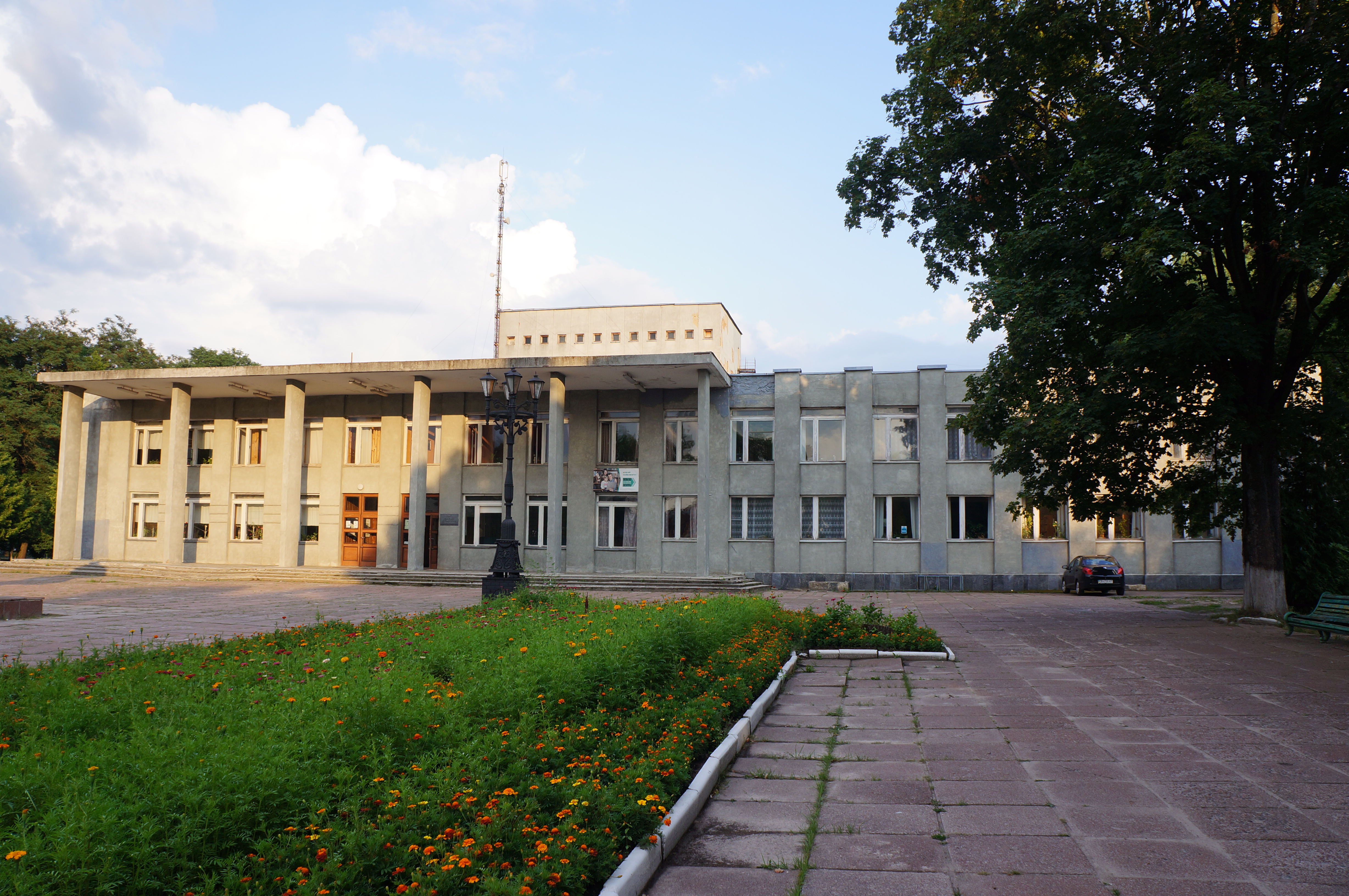 Новгород-Северский районный дом культуры - Новгород-Северский