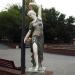 Скульптура девушки с фруктами в городе Новороссийск