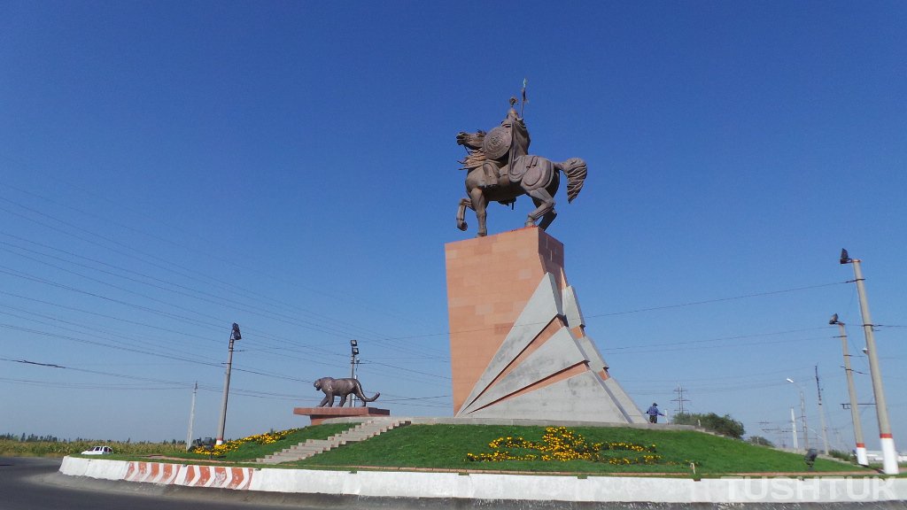 Конный памятник Айкол Манасу - Ош