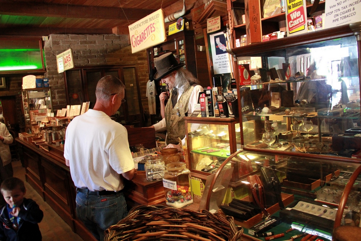 Racine & Laramie Tobacconist San Diego, California place with historical importance