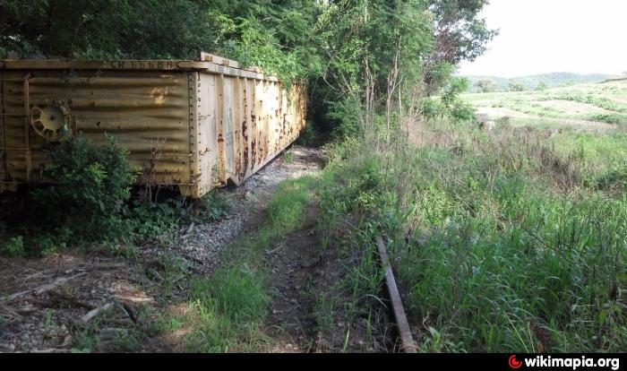 abandoned / shut down / defunct , railroad yard , dead-end railway 