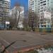 Баскетбольная площадка на территории школы в городе Москва
