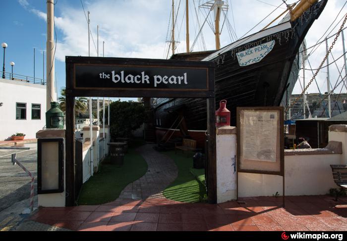 Black Pearl And The Living Room Restaurant