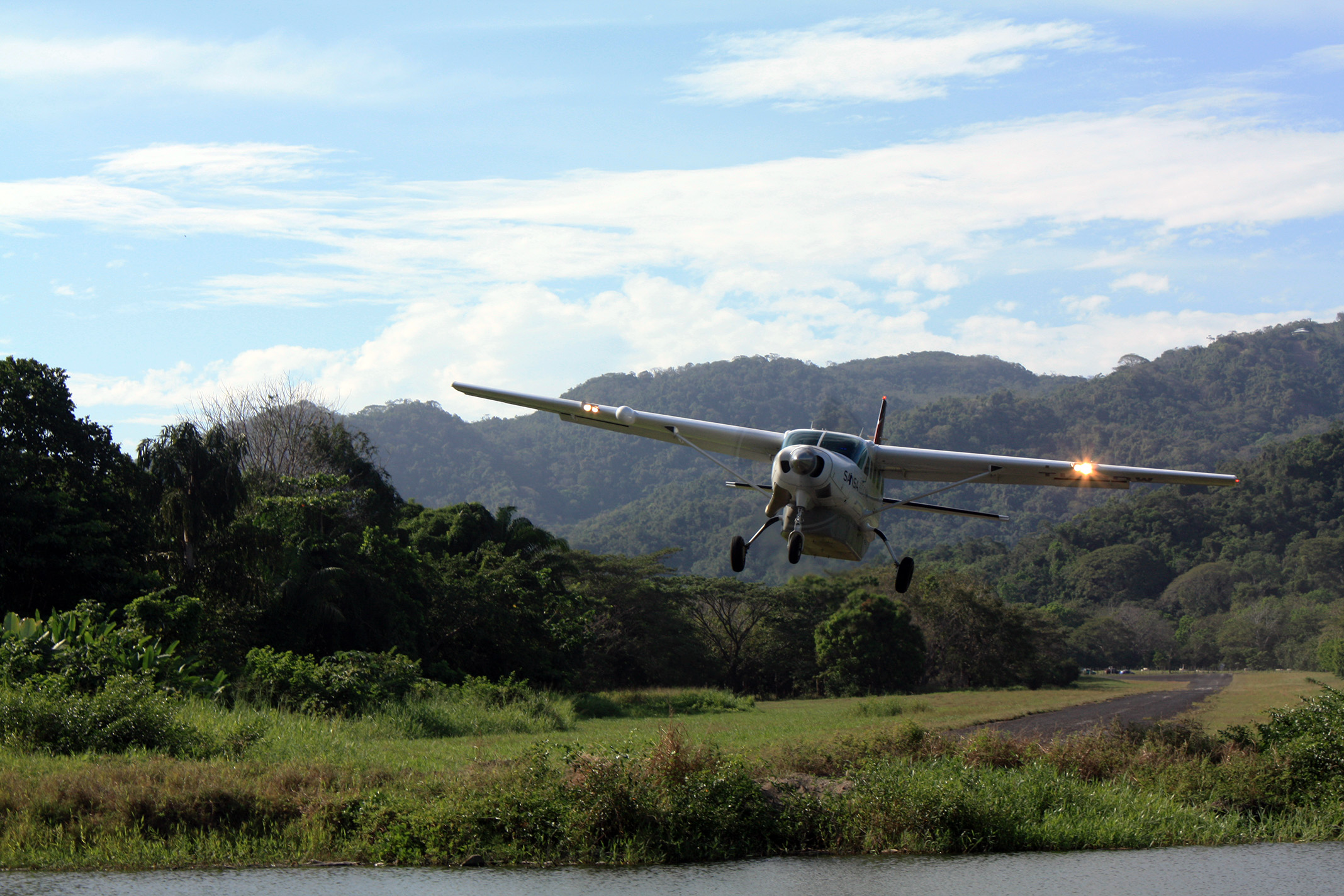 Tambor Airport (MRTR / TMU)