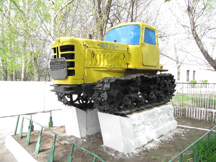 Трактор памятник   Михайлов image 9