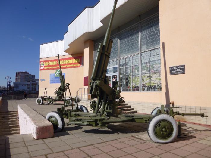 Пушки перед входом в музей   Наро Фоминск image 2