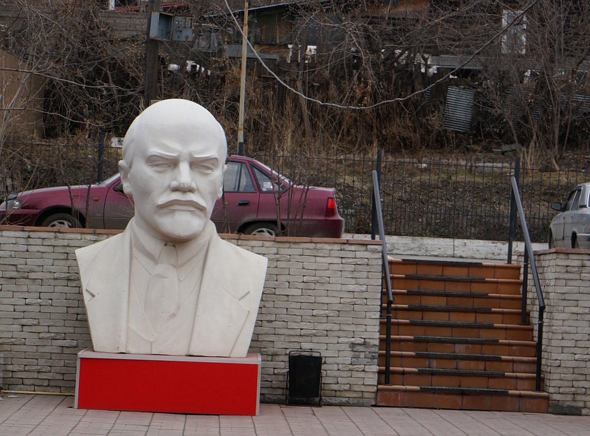 Ленин Новосибирск памятник в центре