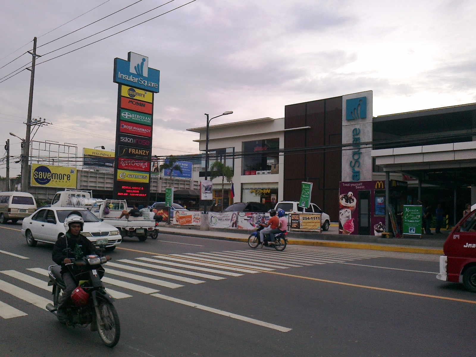 insular-square-mall-mandaue