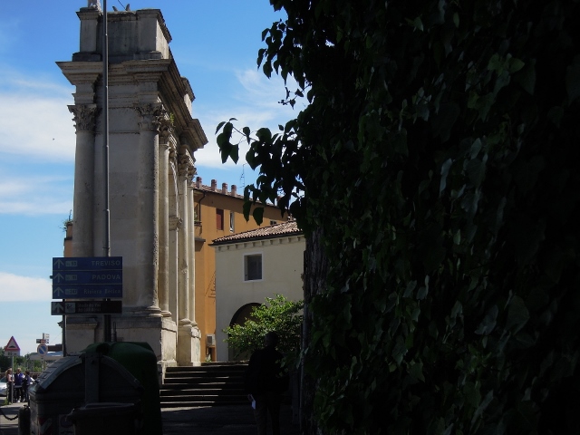 Arco delle Scalette (1595)
