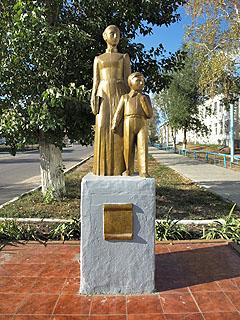 Памятник первой учительнице   Базарный Карабулак image 2