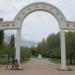 Арка «С благодарностью к Феодосии и феодосийкам» в городе Феодосия