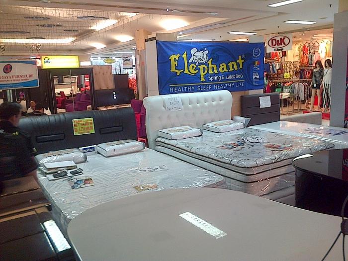 ITC BSD Carrefour Hypermarket Tangerang Selatan