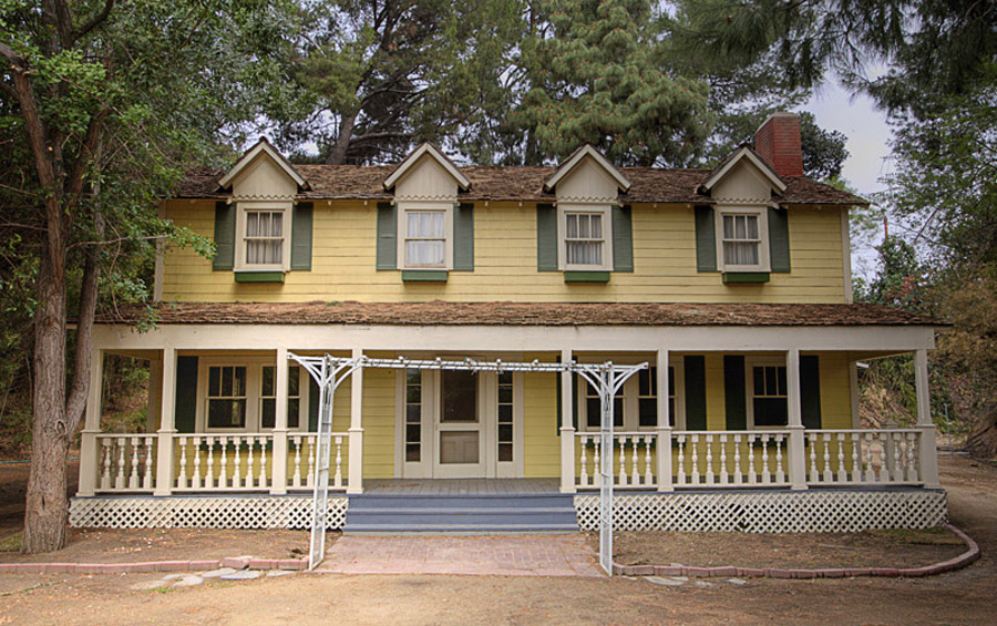 the-walton-s-house-burbank-california