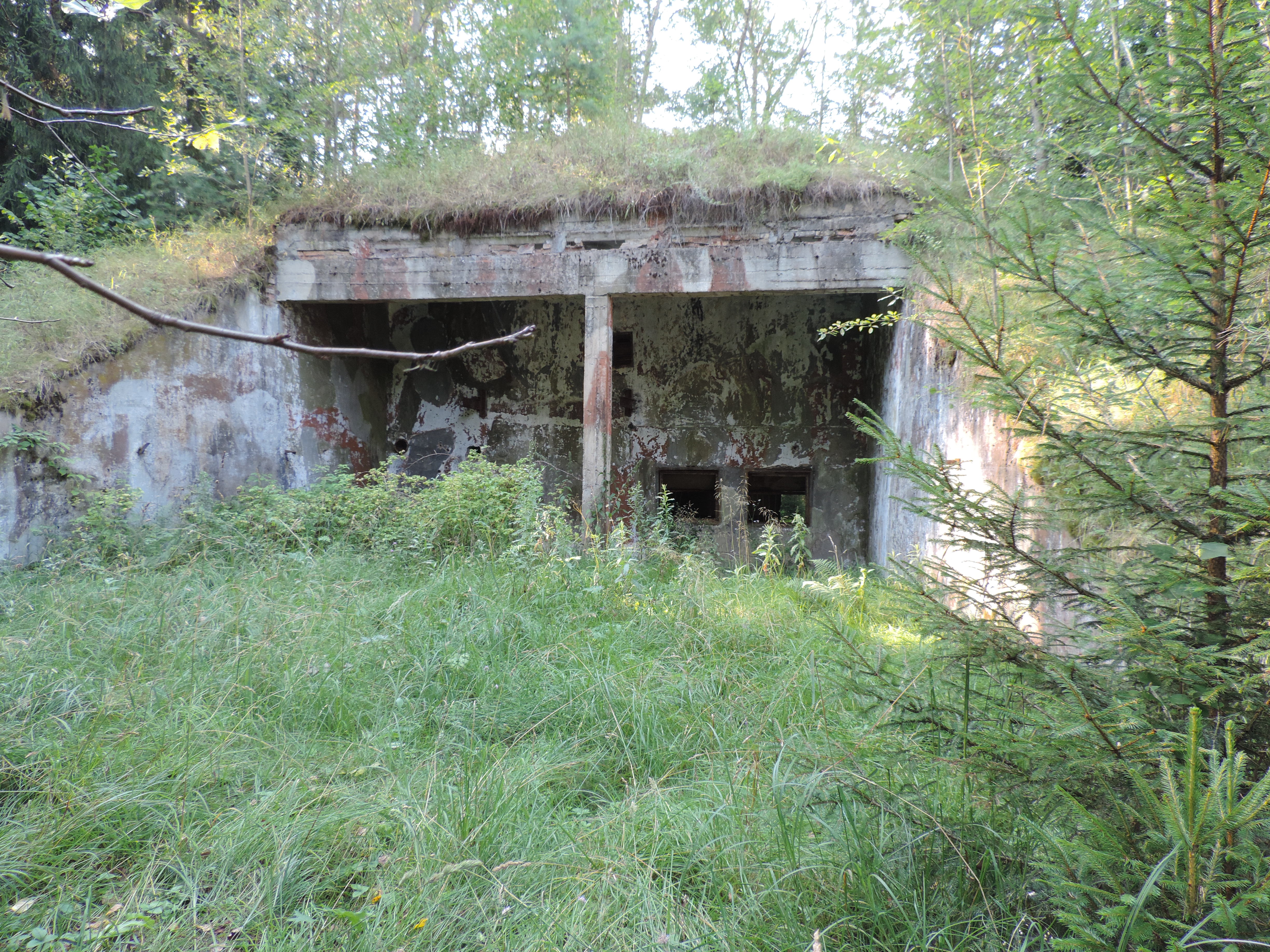 Заброшенный бункер в деревне Поздняково Можайского района