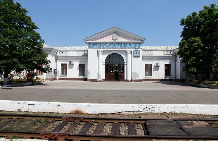 Орыс емшектерімен бір реттік жыныстық қатынас туралы видео Бұталардағы порно