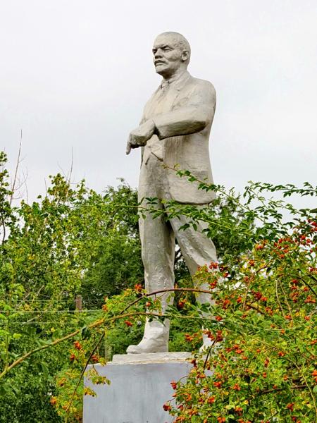 Памятник Ленину   Красный image 0
