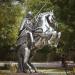 Скульптура синього коня в місті Севастополь