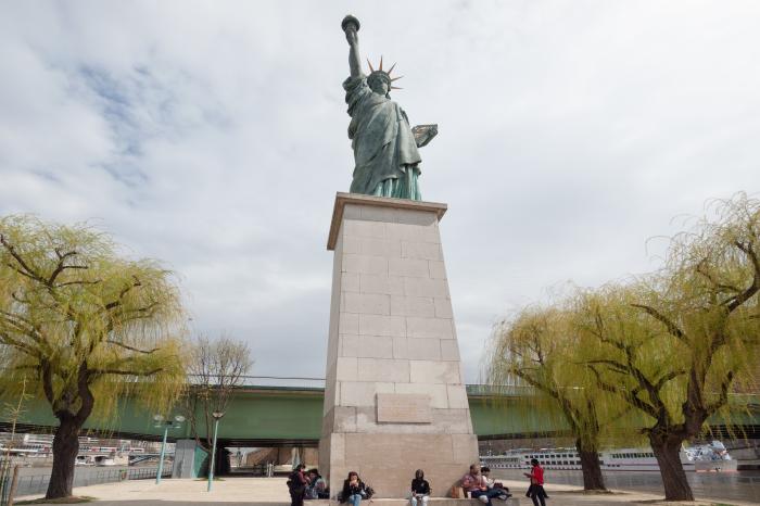 Statue of Liberty - Paris | monument, sculpture, Statue of Liberty replica