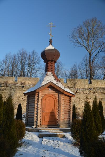 Часовенка Александра Невского королёв осенью