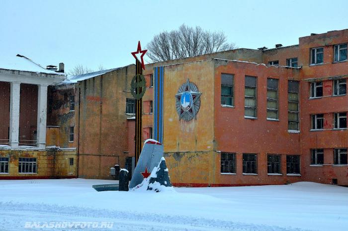 Монумент погибшим лётчикам военно транспортной авиации   Балашов image 9
