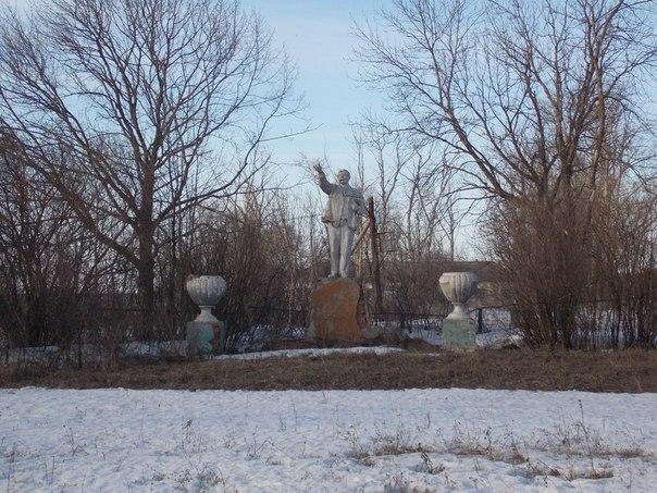 Памятник В.И. Ленину   Тракторный image 0