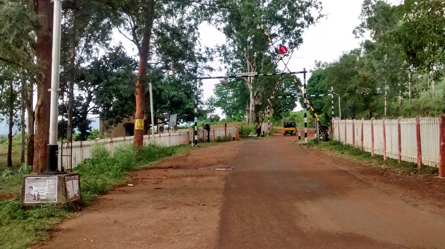 manned-level-crossing