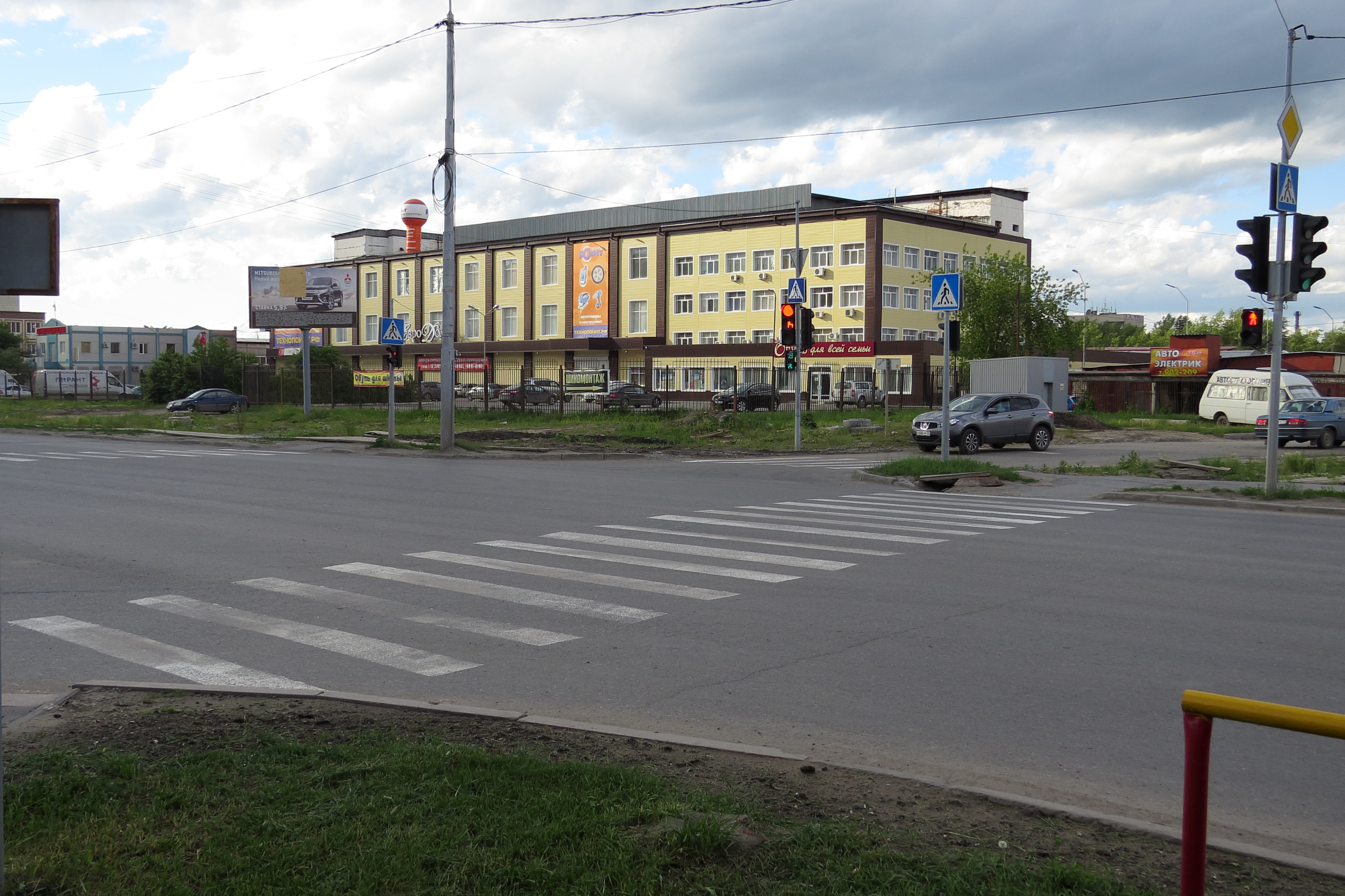Алексей, торговый центр, +7 346 222-00-22, Быстринская ул., 22а, Сургут, Ханти-М