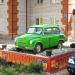 Постамент с ретро-автомобилями в городе Киров