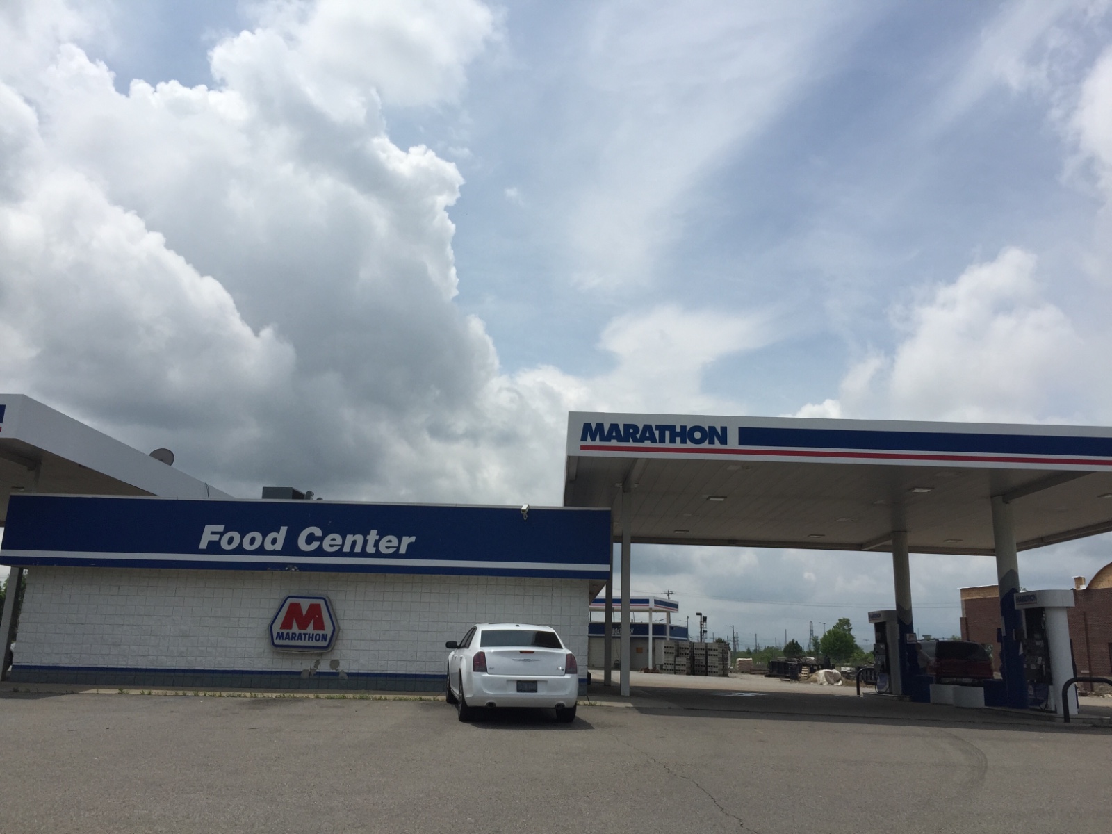 marathon-gas-station-trenton-michigan