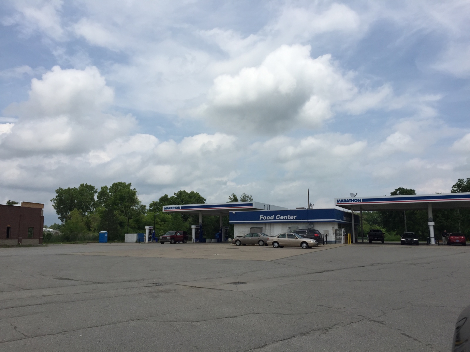 marathon-gas-station-trenton-michigan