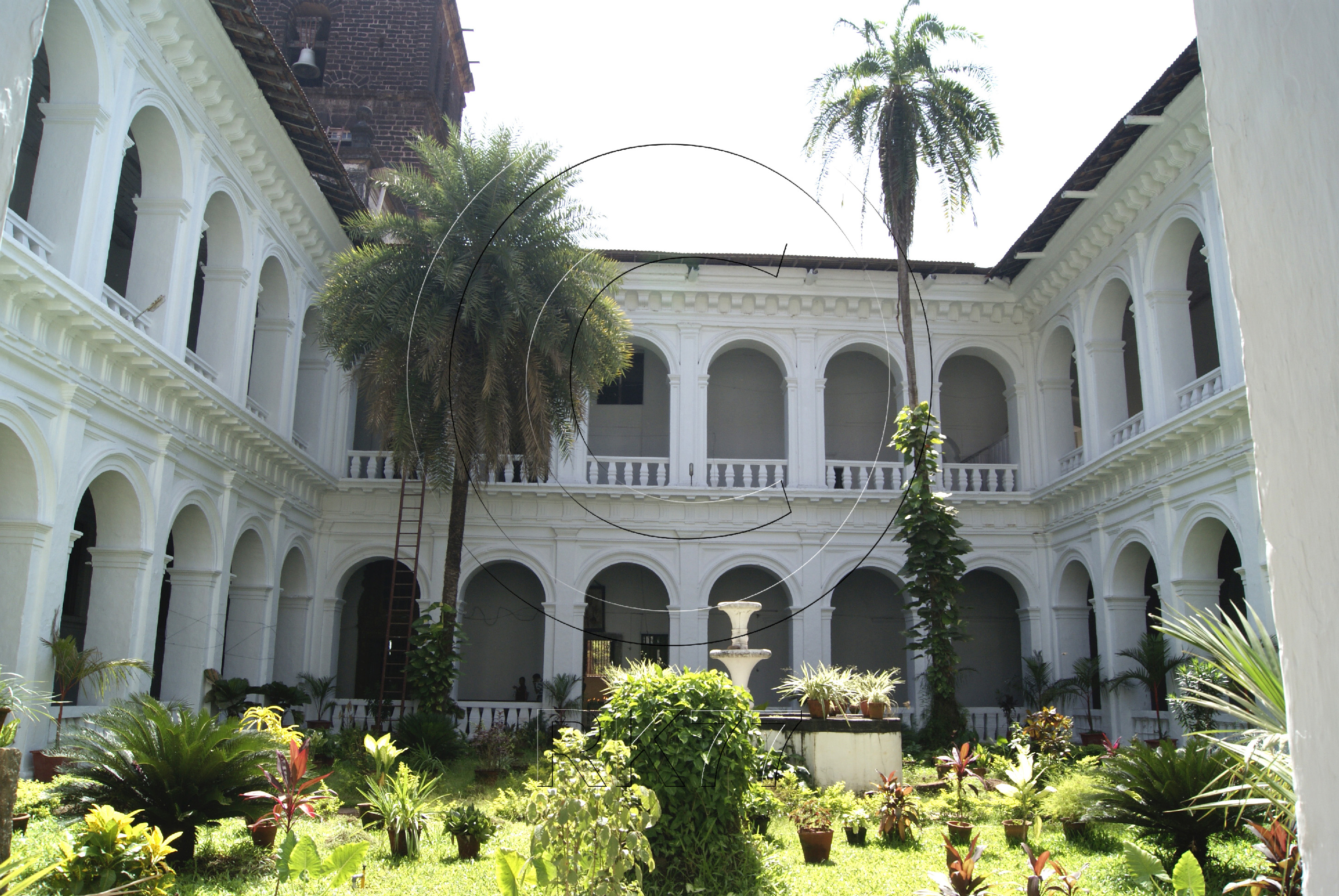 basilica-courtyard