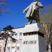 Памятник Ленину у городского культурного центра в городе Улан-Удэ
