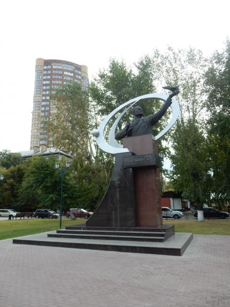памятник академику челомею реутов