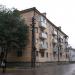 Столб линии электропередачи в городе Псков