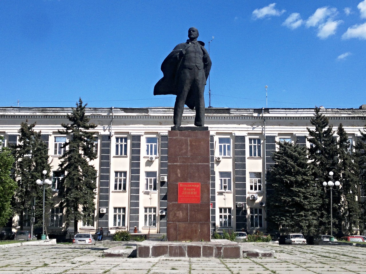 Памятник Ленину в Новошахтинске