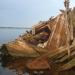 Затонувшая деревянная шхуна в городе Архангельск