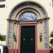 Portal (de) en la ciudad de Sevilla