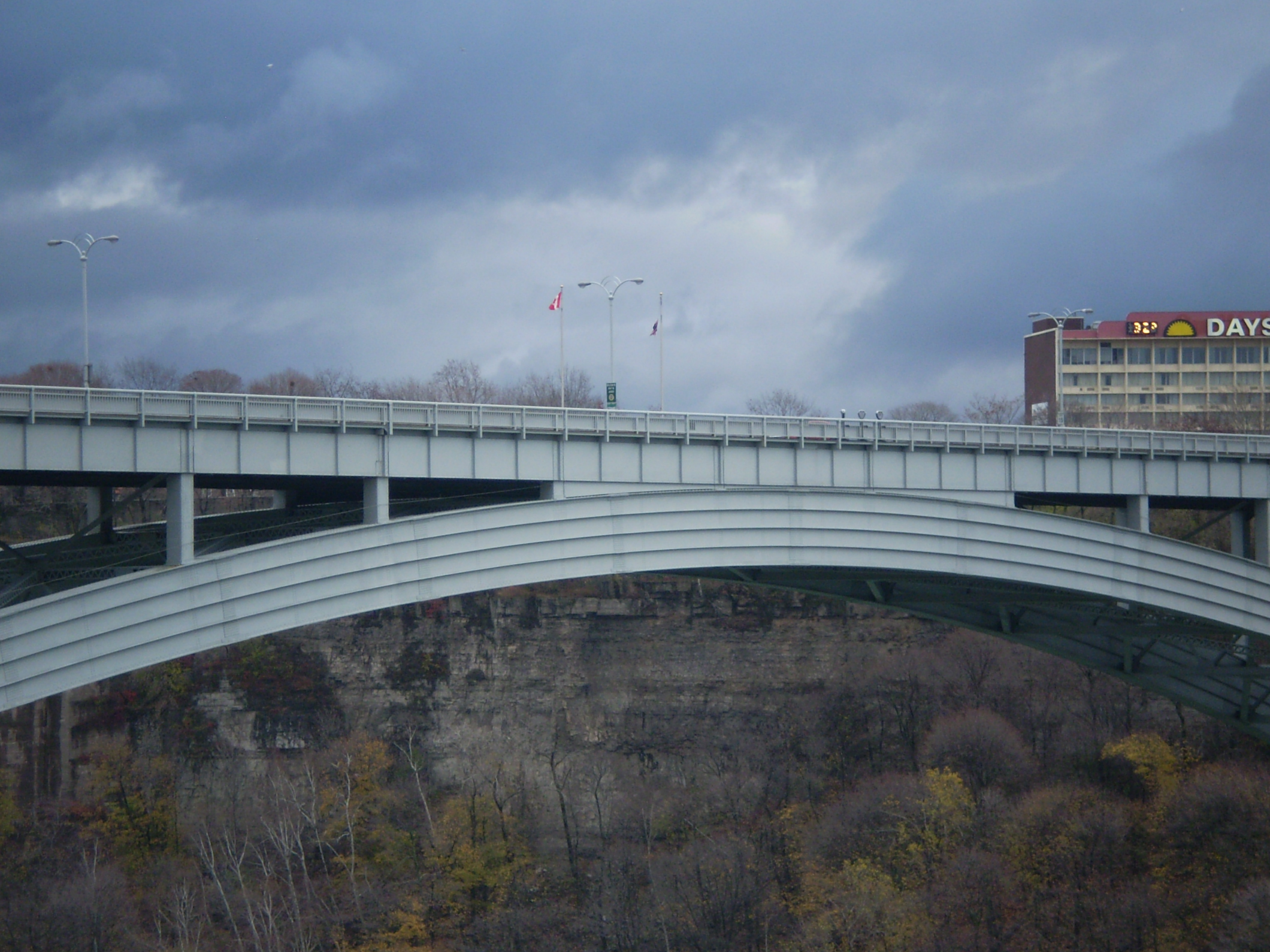 Canada Rainbow Bridge Wait Time - 4zjc18e