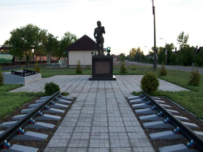 Памятник железнодорожнику   Новосокольники image 0