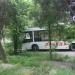 Автобусная остановка и мусорные баки в городе Сочи