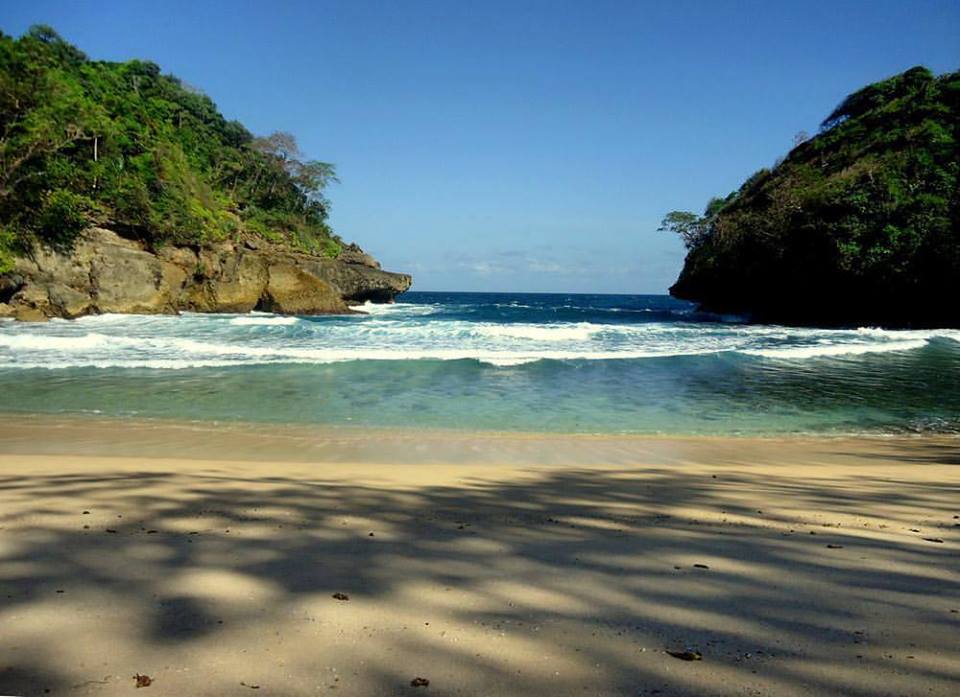 Hasil gambar untuk pantai mbehi
