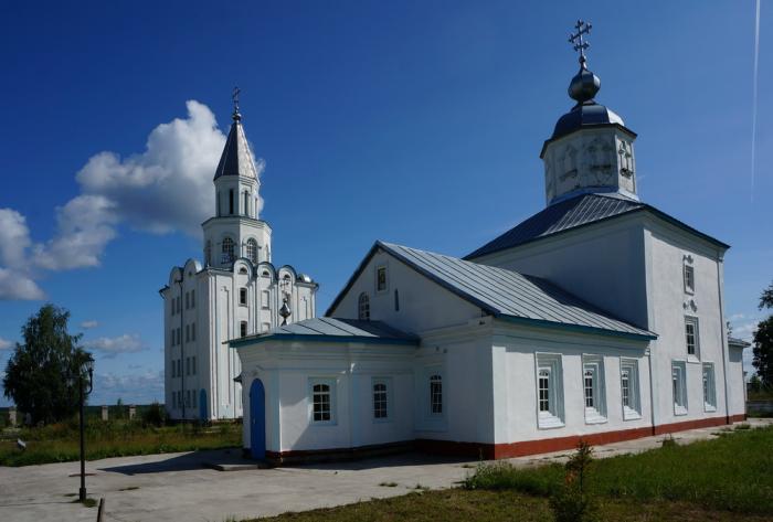 Забор у Церковь в Коряжме