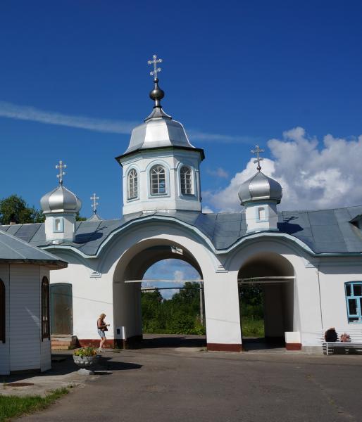 Забор у Церковь в Коряжме