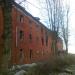 уцелевшее здание на территории бывшей военной части в городе Калининград