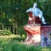 Памятник Ленину в кресле в городе Бор