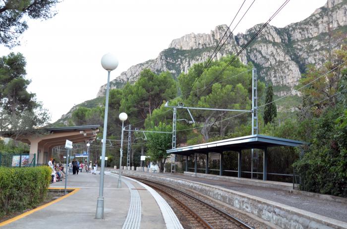 Railway Station Estacio De Montserrat Aeri Fgc R5 Monistrol De Montserrat